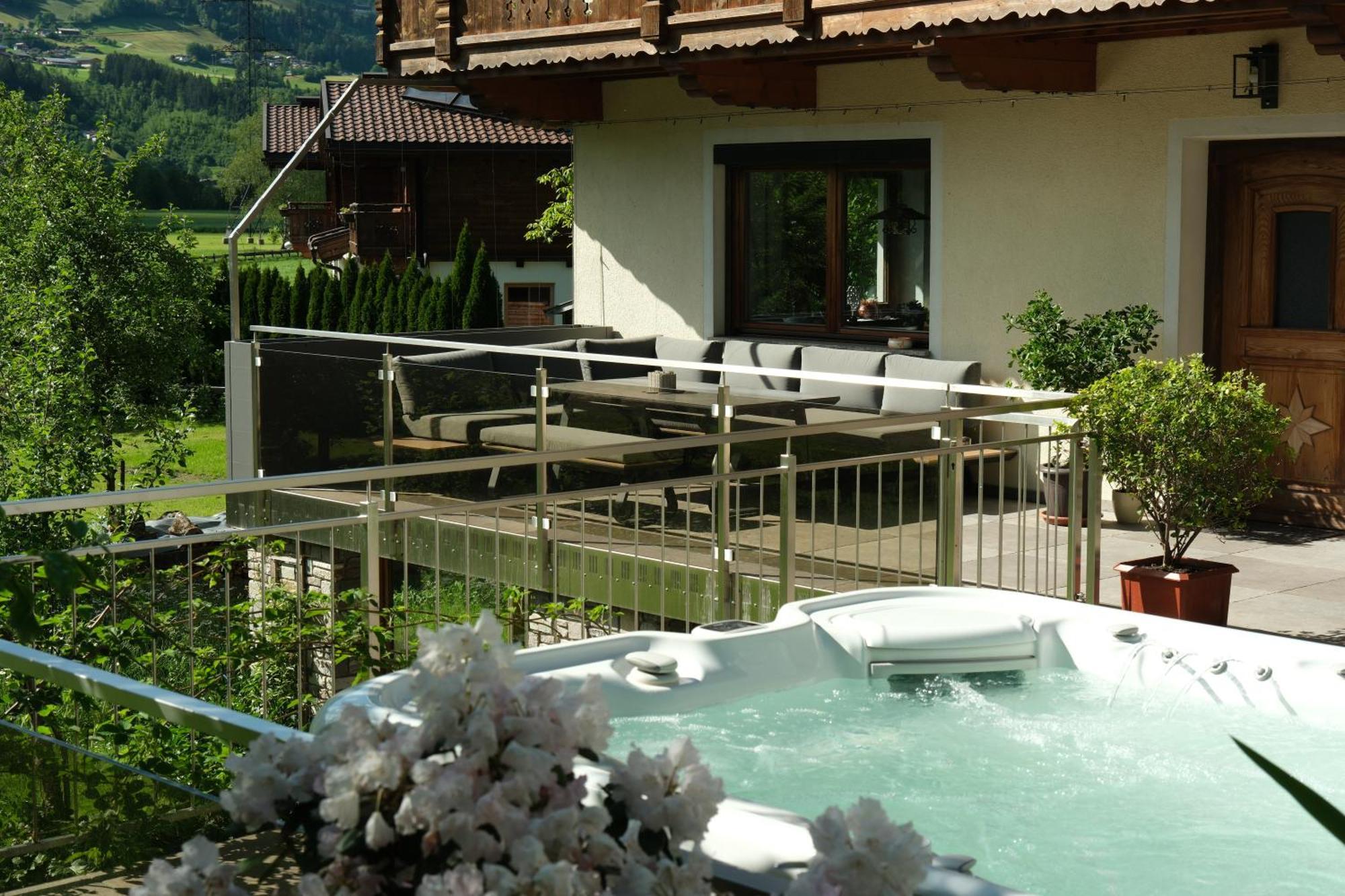 Apart Moidl Mit Privatem Pool Hart im Zillertal Exterior photo